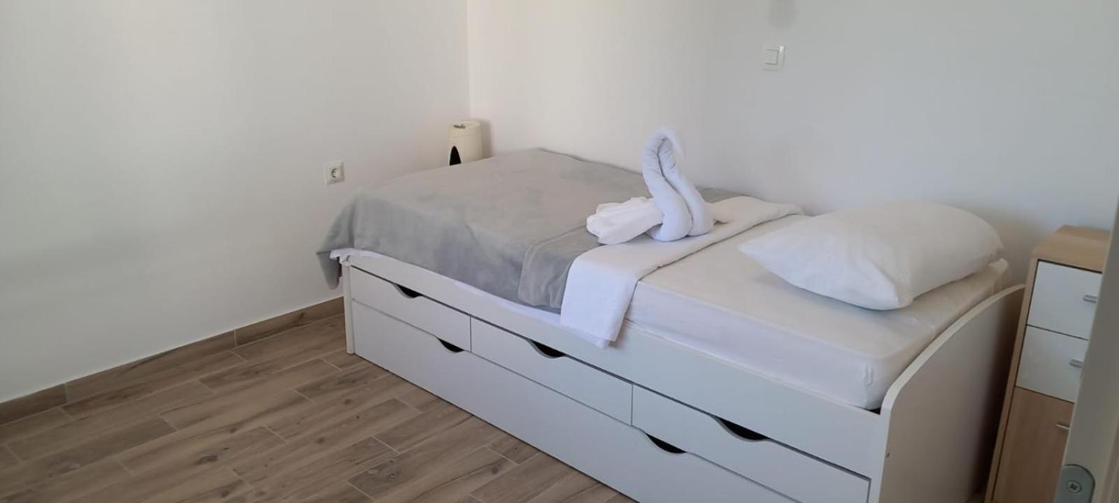 Holiday Home Zeljko,Marija & Jakov Starigrad Paklenica Eksteriør bilde